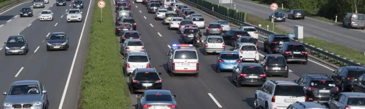 Europa presiona a la DGT: El "efecto pasillo" será obligatorio en España